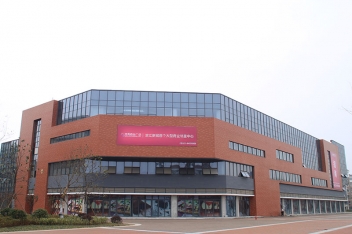 阳光控制膜玻璃